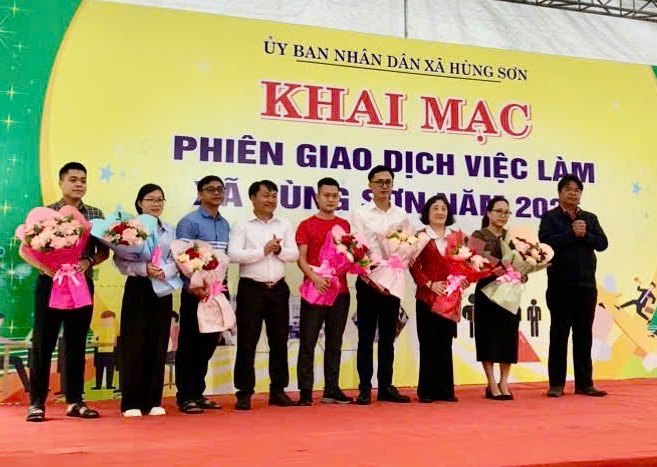 VƯỢT NÚI – BĂNG SUỐI – MANG CƠ HỘI ĐẾN VỚI BÀ CON VÙNG BIÊN