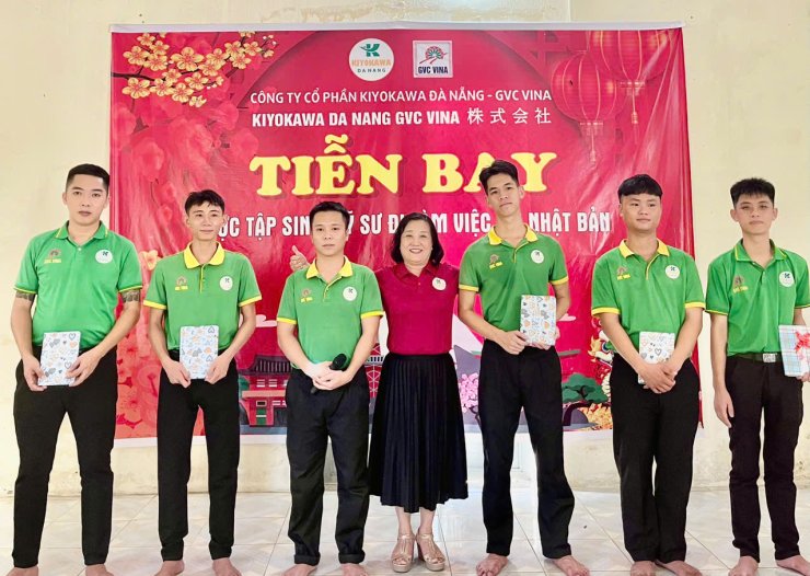 NIỀM VUI CHIA TAY – TIỄN BAY THÁNG 8 NĂM 2025